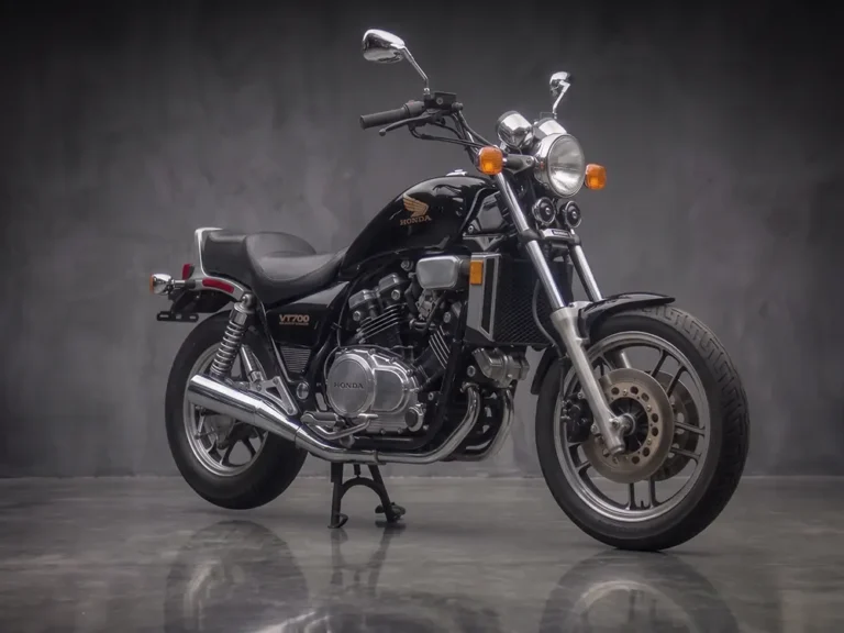Honda VF1100C Magna brutális V4-es blokk - klasszikus izommotor kölcsönzés